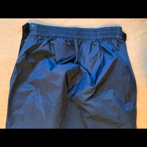 Ladies petit small MEC rain pants, like new - Picture 4 of 8
